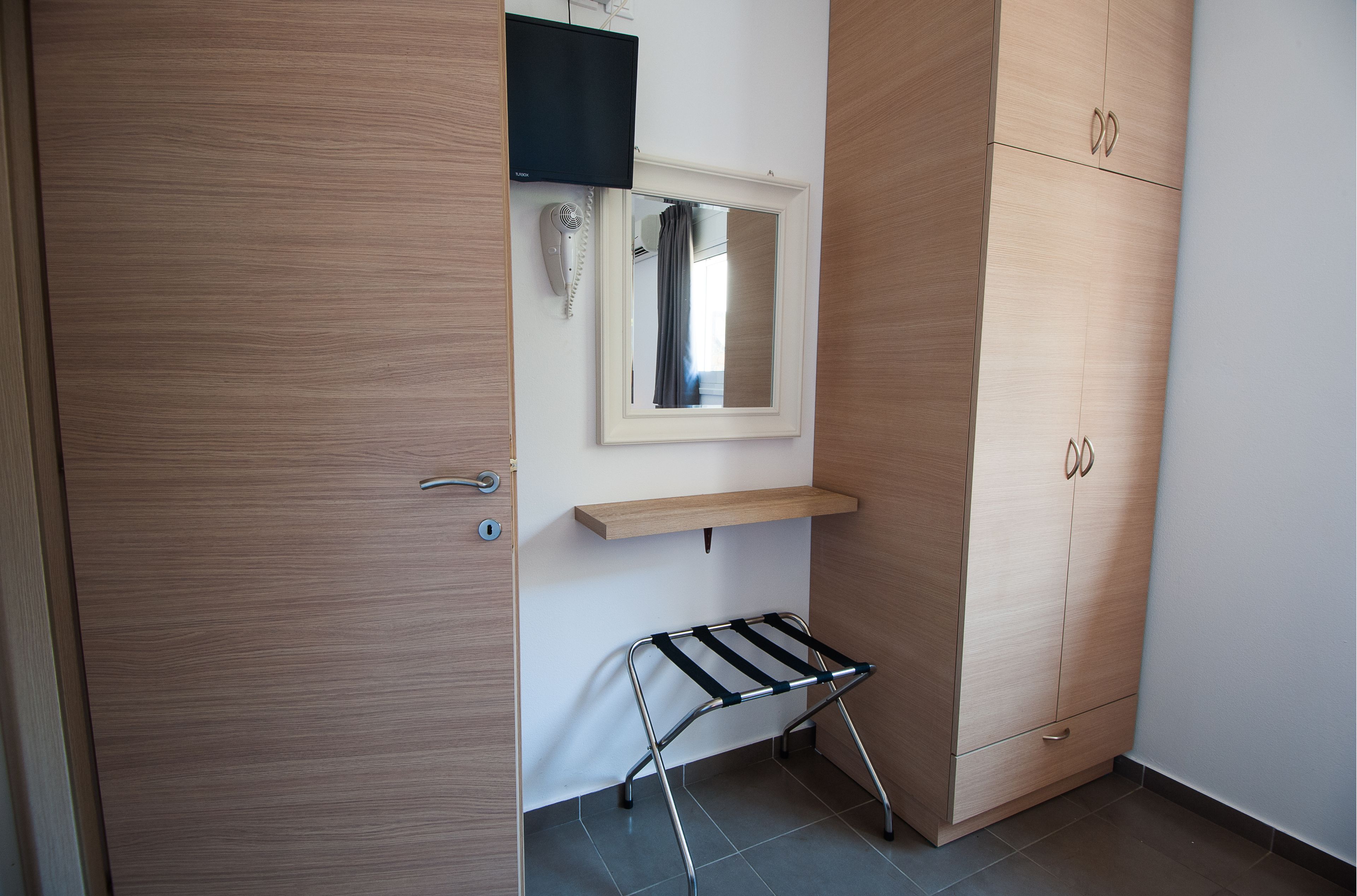 standard triple room | room amenity