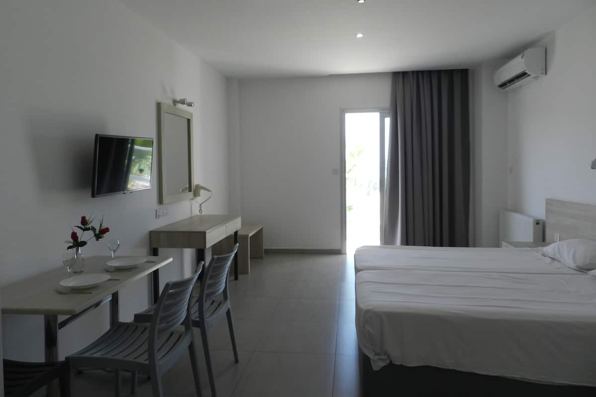 In-room safe, iron/ironing board, rollaway beds, free WiFi