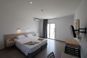 Deluxe studio | Een kluis op de kamer, een strijkplank/strijkijzer