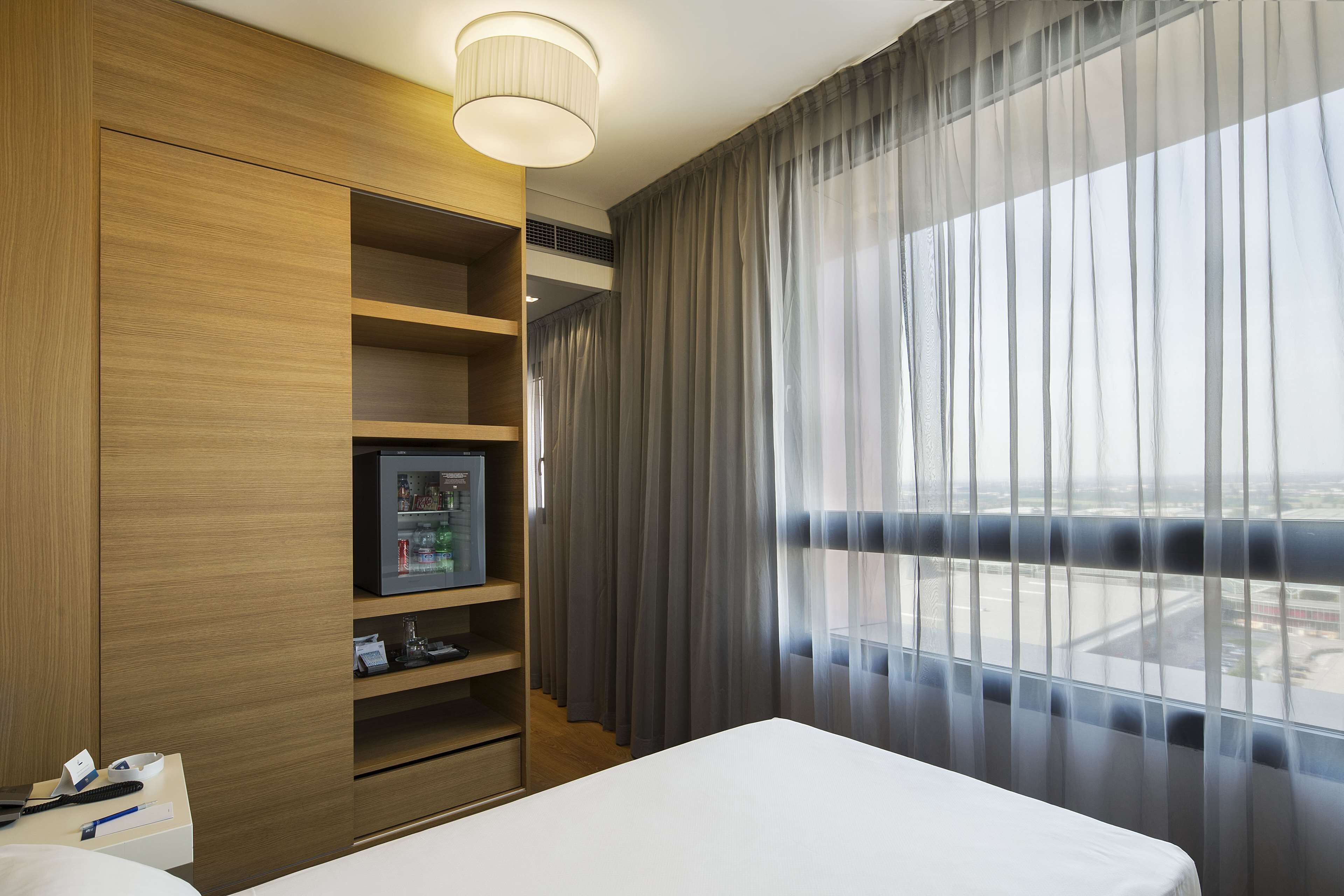 standard single room | 1 bedroom, down duvets, minibar, in-room safe