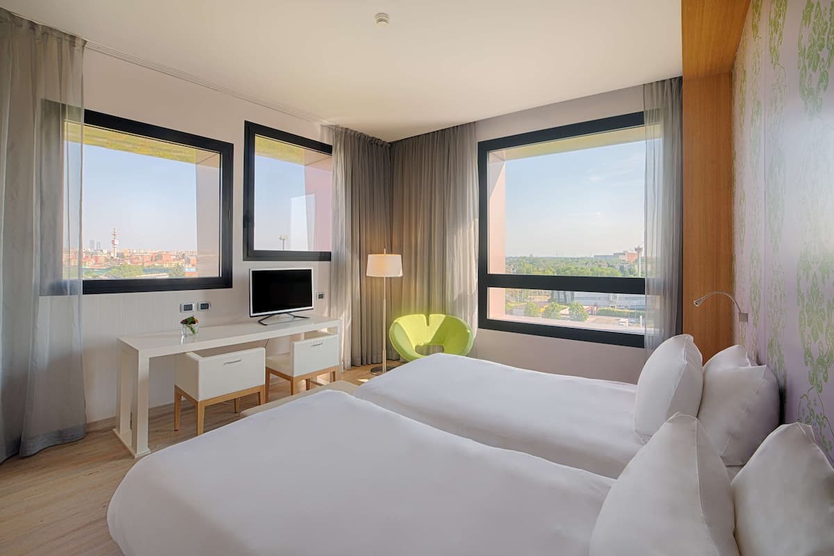 1 bedroom, down duvets, minibar, in-room safe