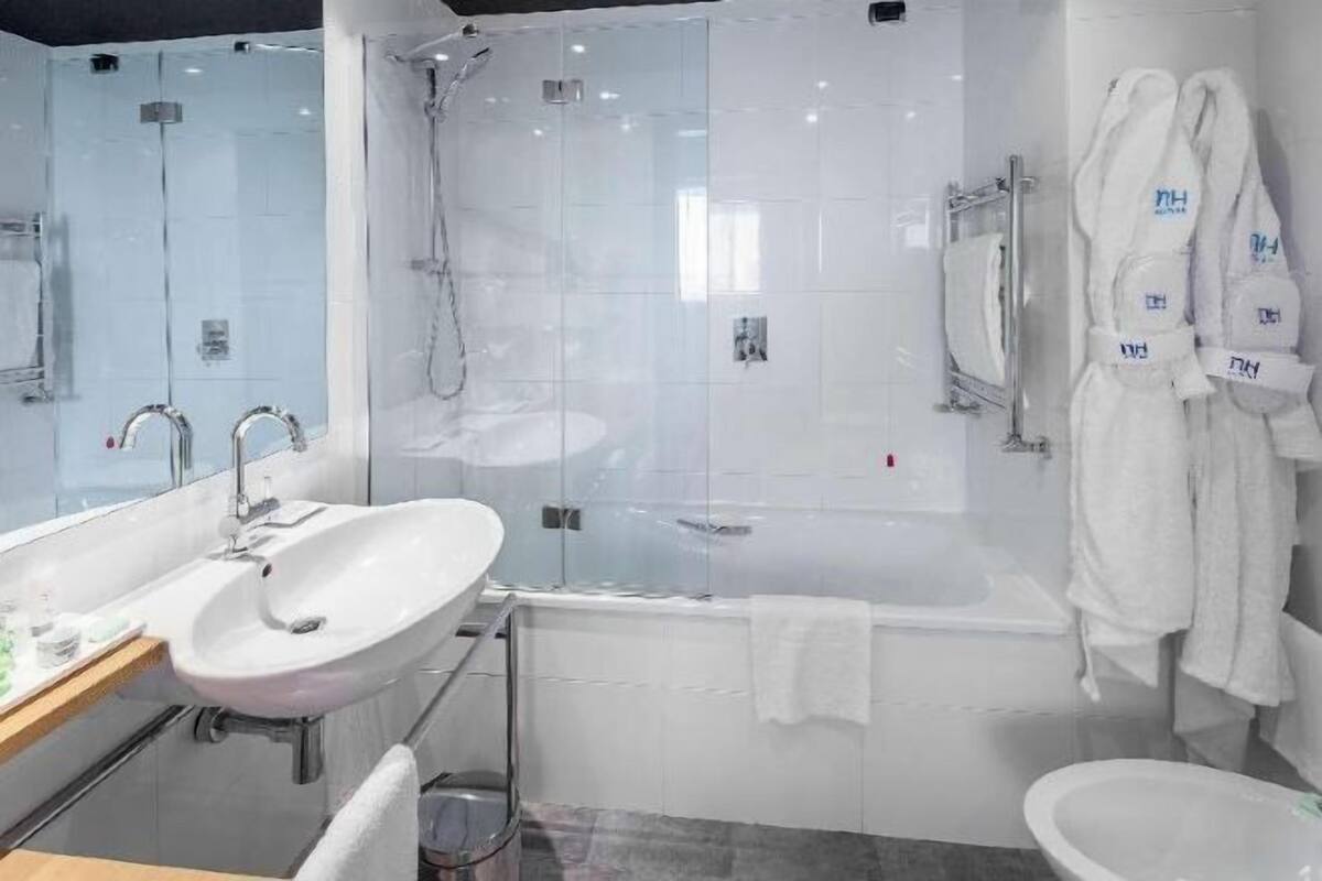 Bathroom | Eco-friendly toiletries, hair dryer, bidet, towels