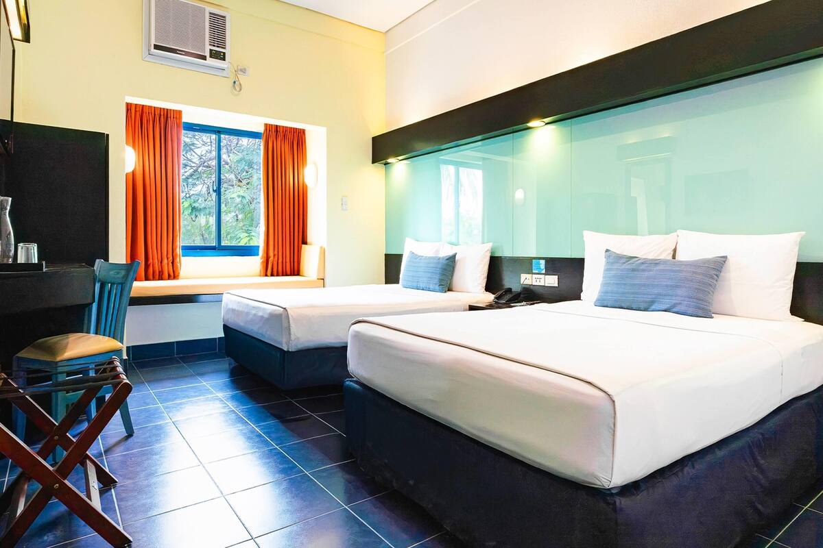 Room, 2 Queen Beds, Non Smoking, Garden View
