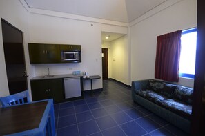 Bàn, nôi (giường cho trẻ sơ sinh) miễn phí