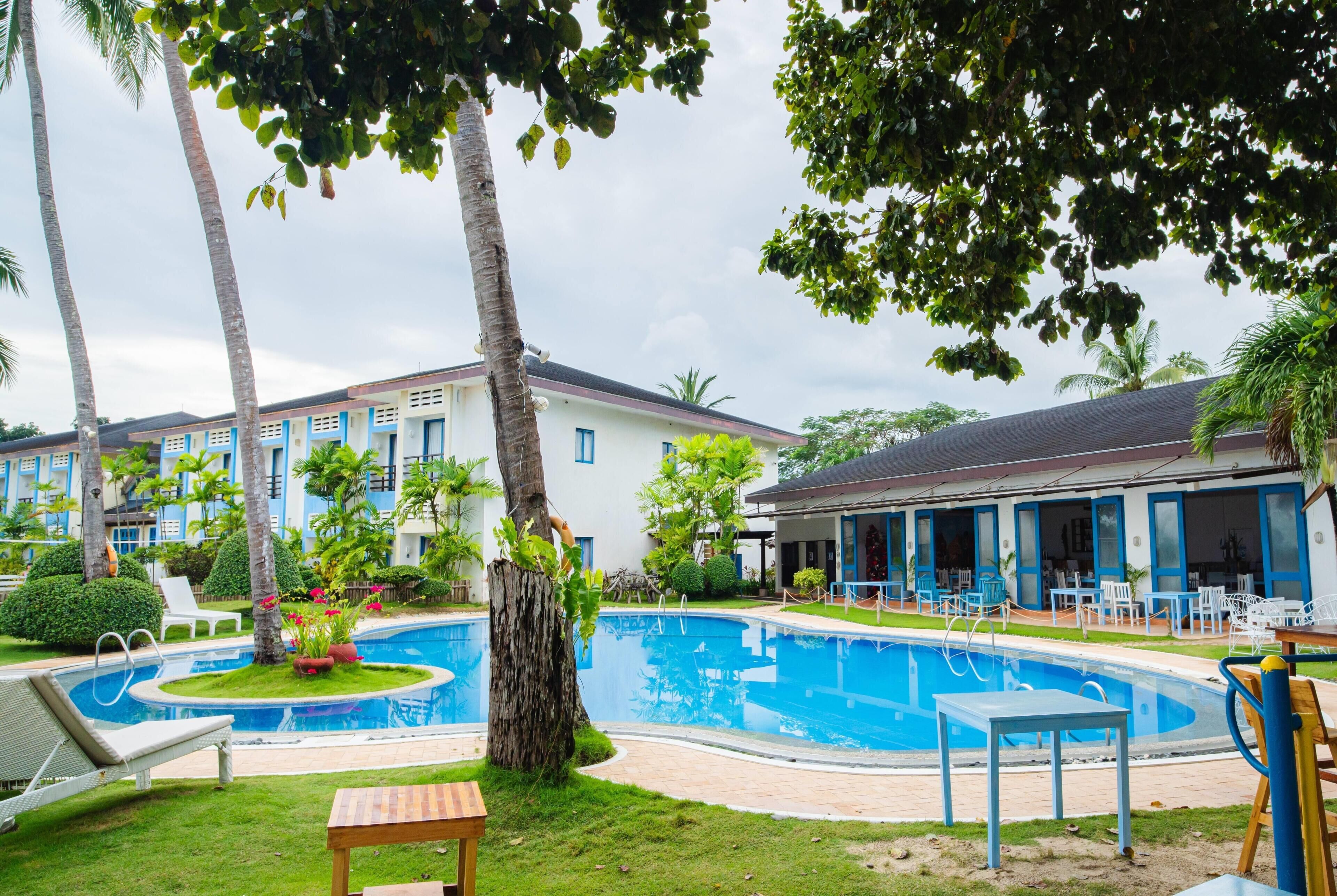 Outdoor pool, pool loungers
