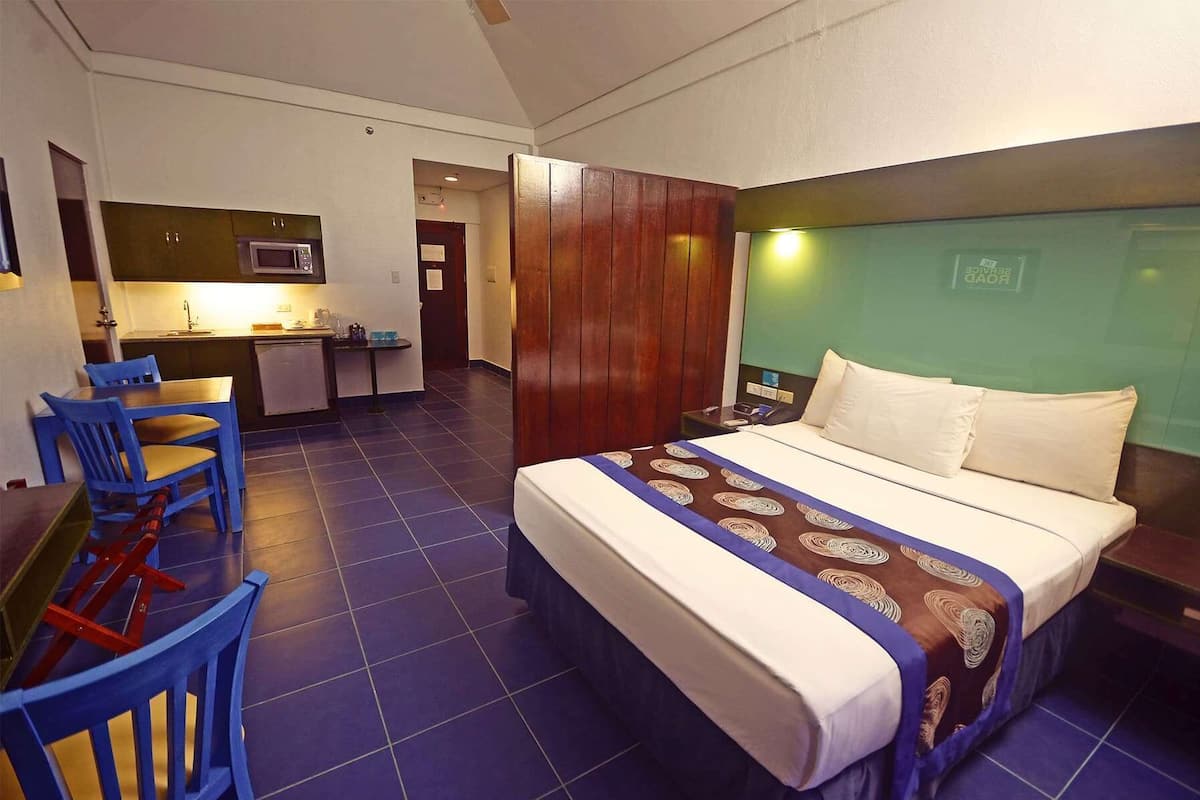 Suite, 1 Tempat Tidur Queen dengan tempat tidur Sofa, Bebas Asap Rokok, pemandangan pantai | Meja kerja, tempat tidur bayi gratis, Wi-Fi gratis, dan seprai linen