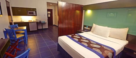 Escritorio, cunas gratuitas, wifi gratis y ropa de cama