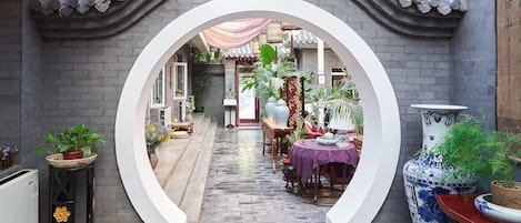 بوفيه فطور يوميًا بتكلفة قدرها (65 CNY للشخص)