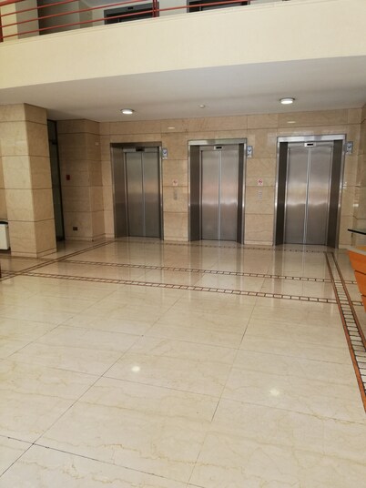 At Home Roger de Flor