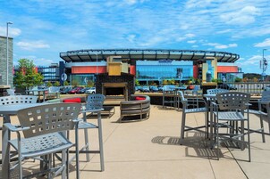 Se sirven desayunos, almuerzos y cenas; cocina americana