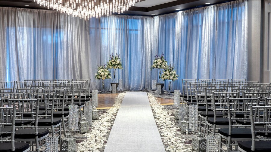 Renaissance by Marriott Boston Patriot Place Hotel