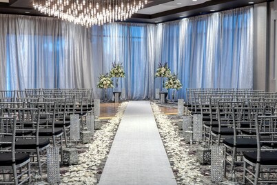 Renaissance by Marriott Boston Patriot Place Hotel