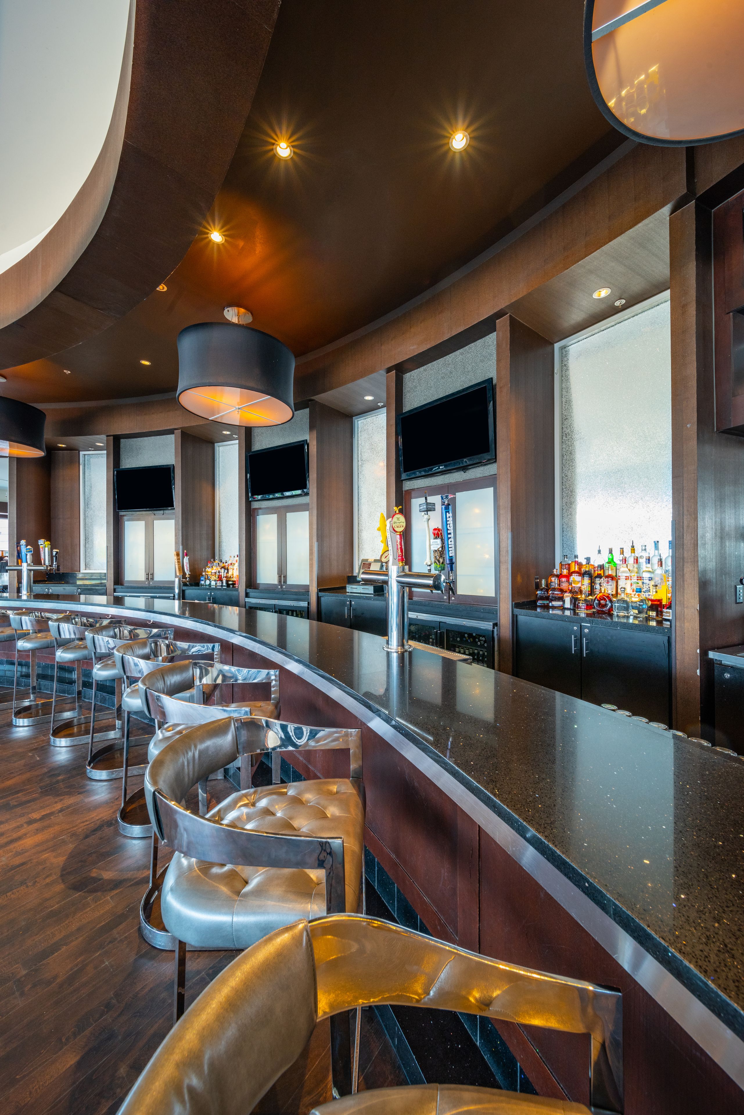 Bar (trong khuôn viên)