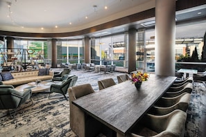 Breakfast, lunch, dinner served; American cuisine