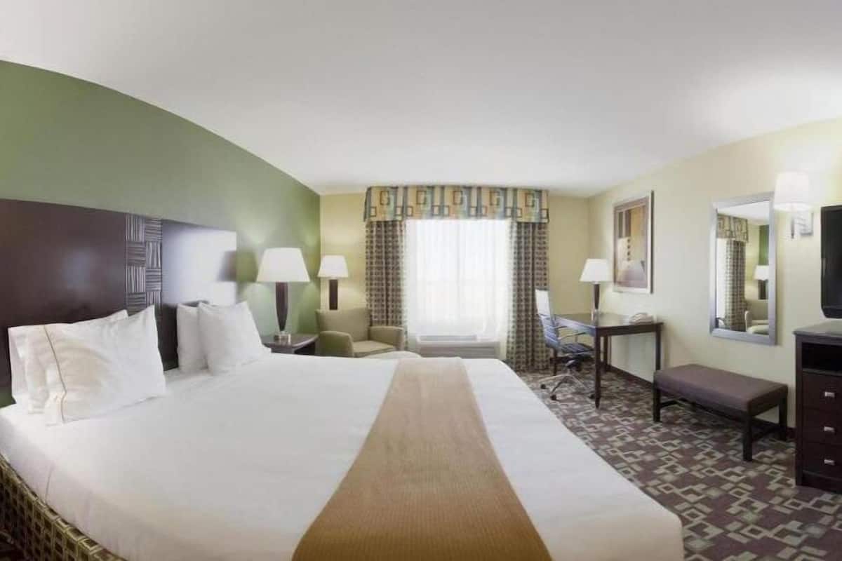 Desk, iron/ironing board, free cots/infant beds, free rollaway beds