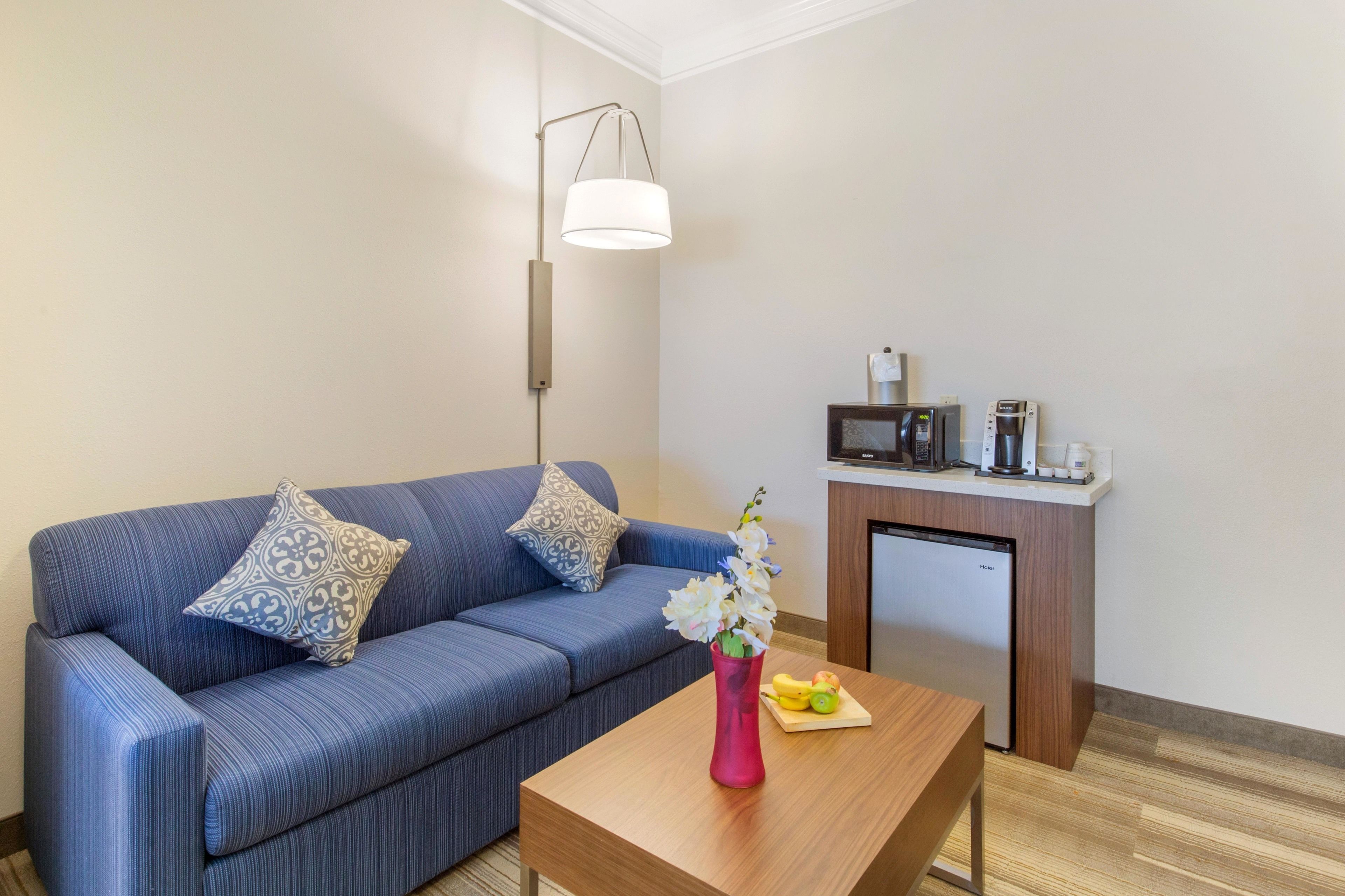 flat-screen tv, pay films