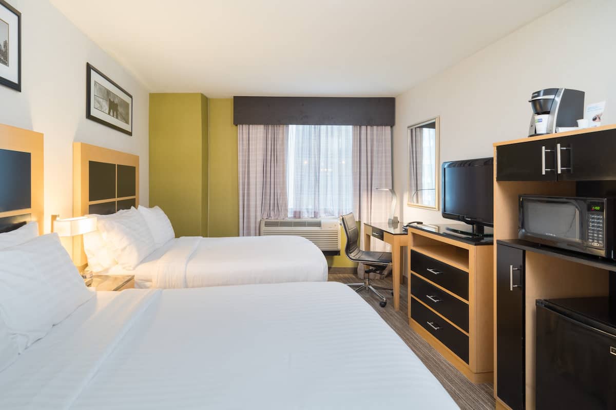 Standaard kamer, 2 tweepersoonsbedden | Hypoallergeen beddengoed, donzen dekbedden, een kluis op de kamer