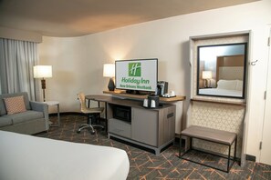 Standard Room, 1 King Bed | In-room safe, desk, laptop workspace, blackout curtains - Holiday Inn New Orleans West Bank Tower by IHG (Gretna)