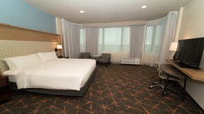 Standard Room, 1 King Bed (Top Floor) | In-room safe, desk, laptop workspace, blackout drapes - Holiday Inn New Orleans West Bank Tower by IHG (Gretna)