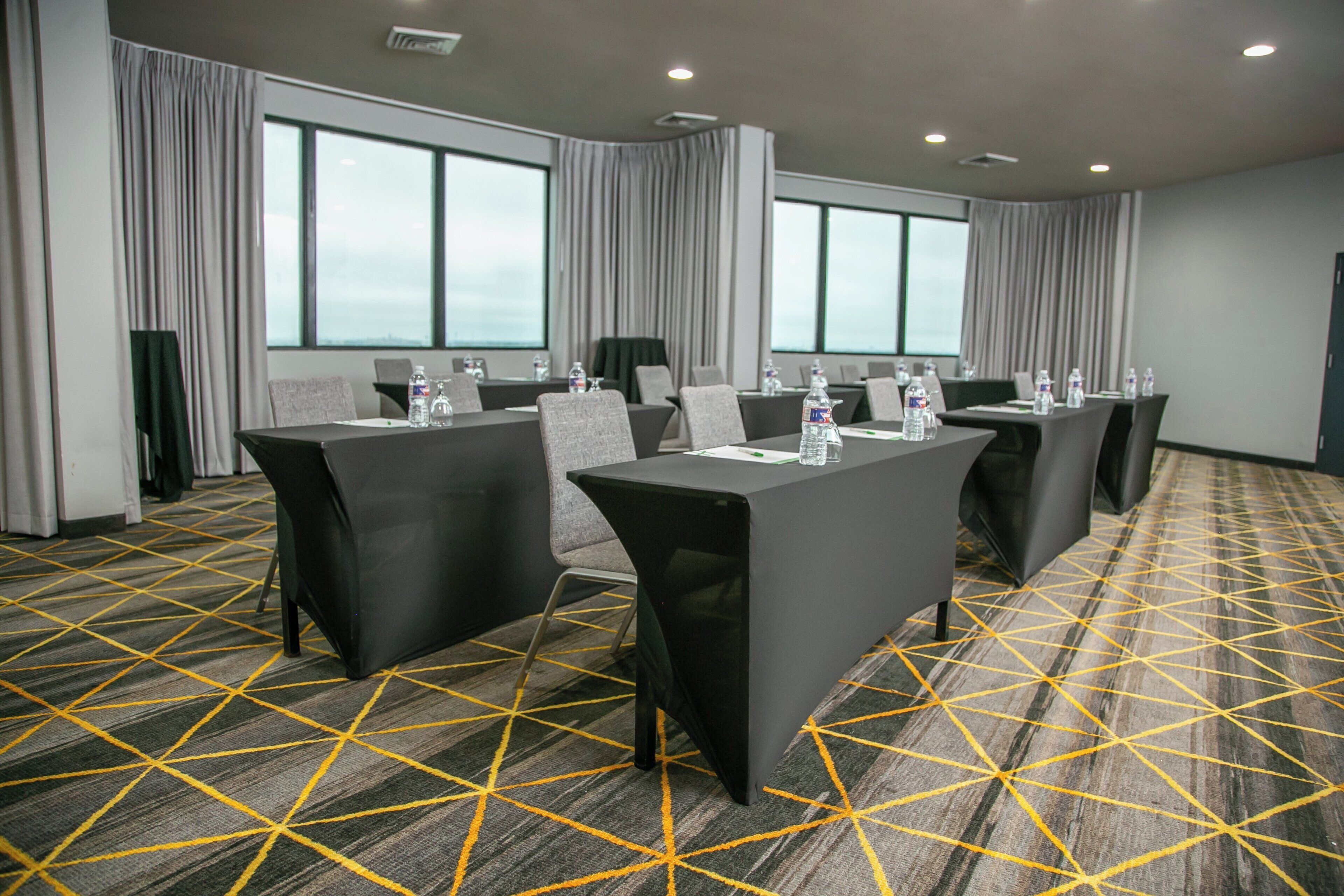 Photo - Holiday Inn New Orleans West Bank Tower by IHG