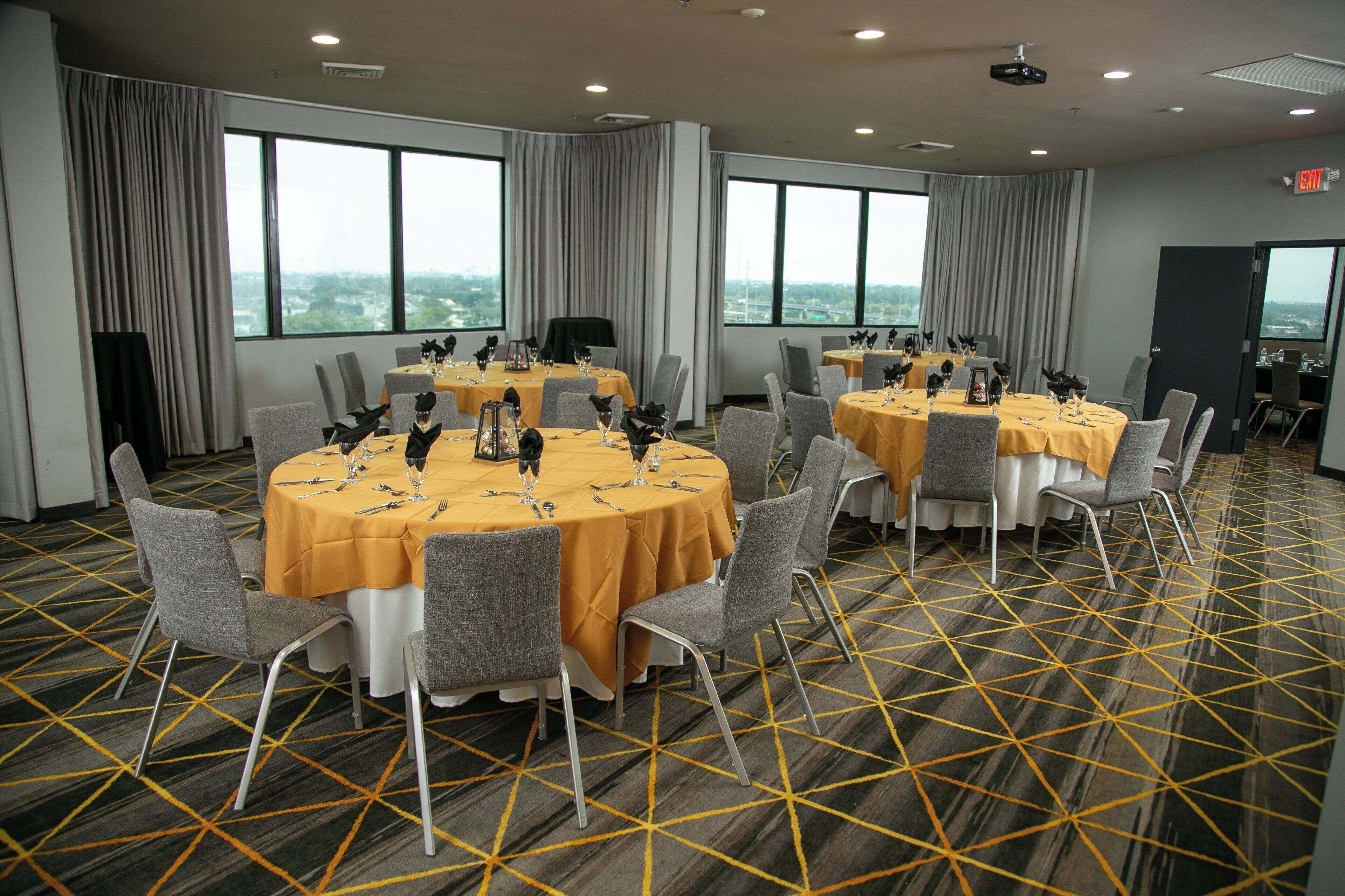 Photo - Holiday Inn New Orleans West Bank Tower by IHG