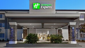 A Holiday Inn Express hotel entrance with a covered walkway and stone pillars.