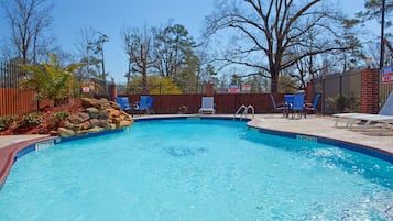 Außenpool, Sonnenschirme