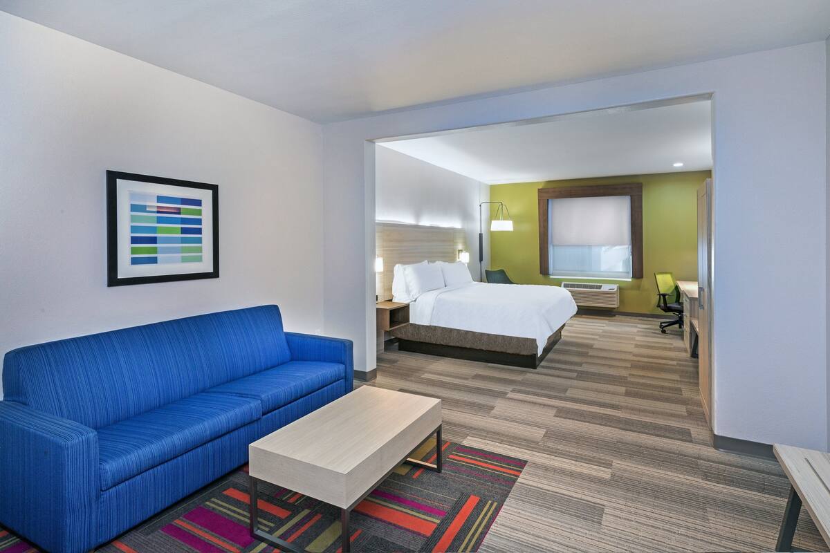 premium bedding, down duvets, pillow-top beds, in-room safe