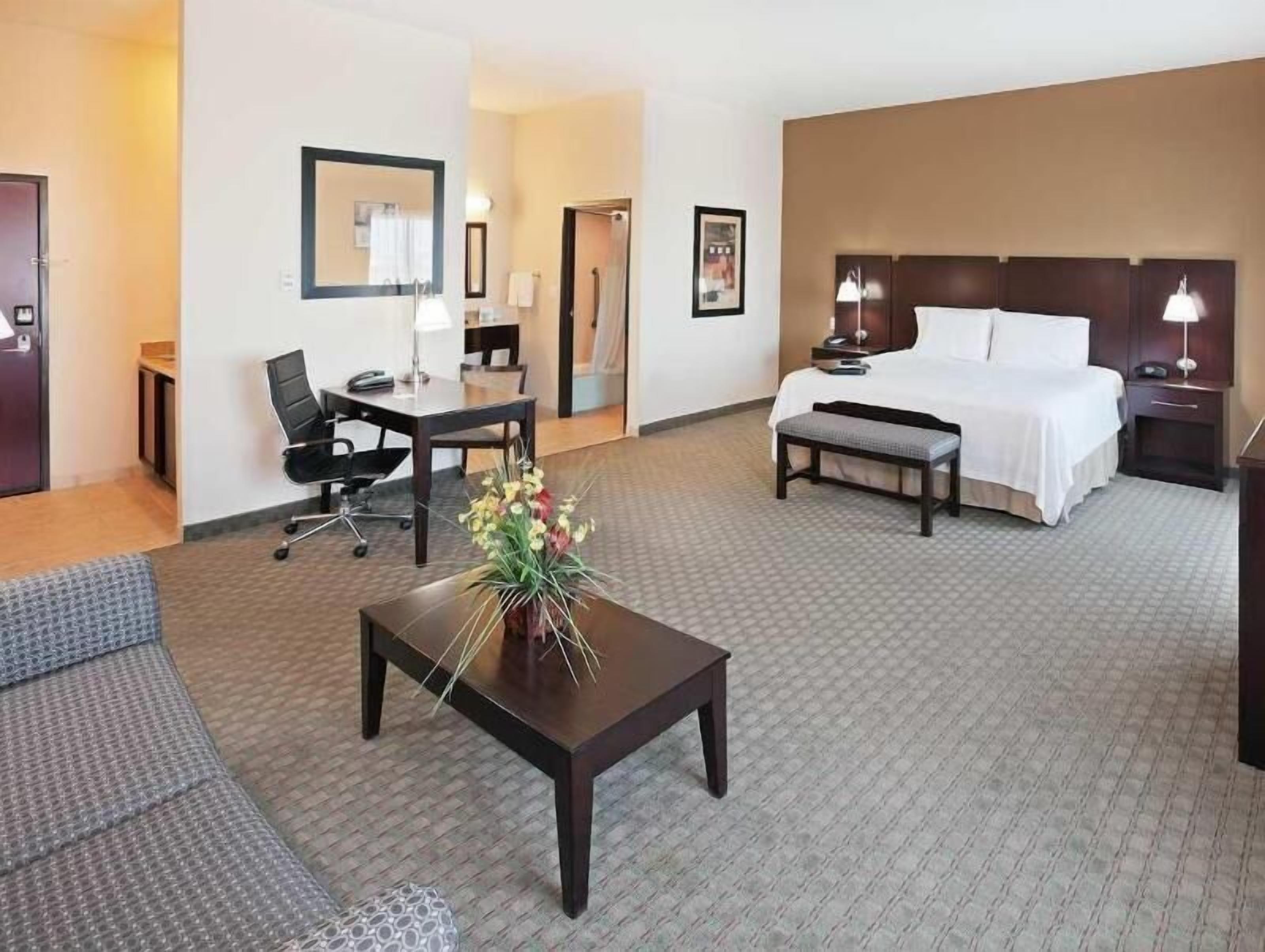 In-room safe, desk, iron/ironing board, free cots/infant beds