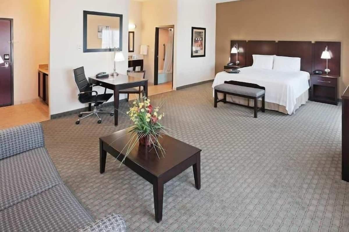In-room safe, desk, iron/ironing board, free cots/infant beds
