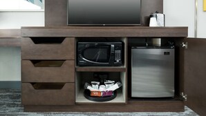 A minibar with a microwave, refrigerator, and a flat-screen TV. - Hampton Inn & Suites Panama City Beach-Pier Park Area (Panama City Beach)