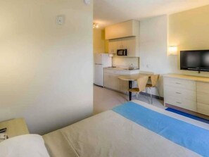 Frigobar, microondas