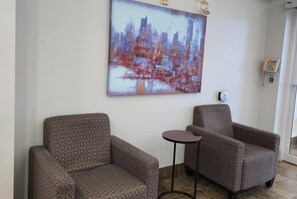 Lobby - Super 8 by Wyndham Estevan (Estevan)