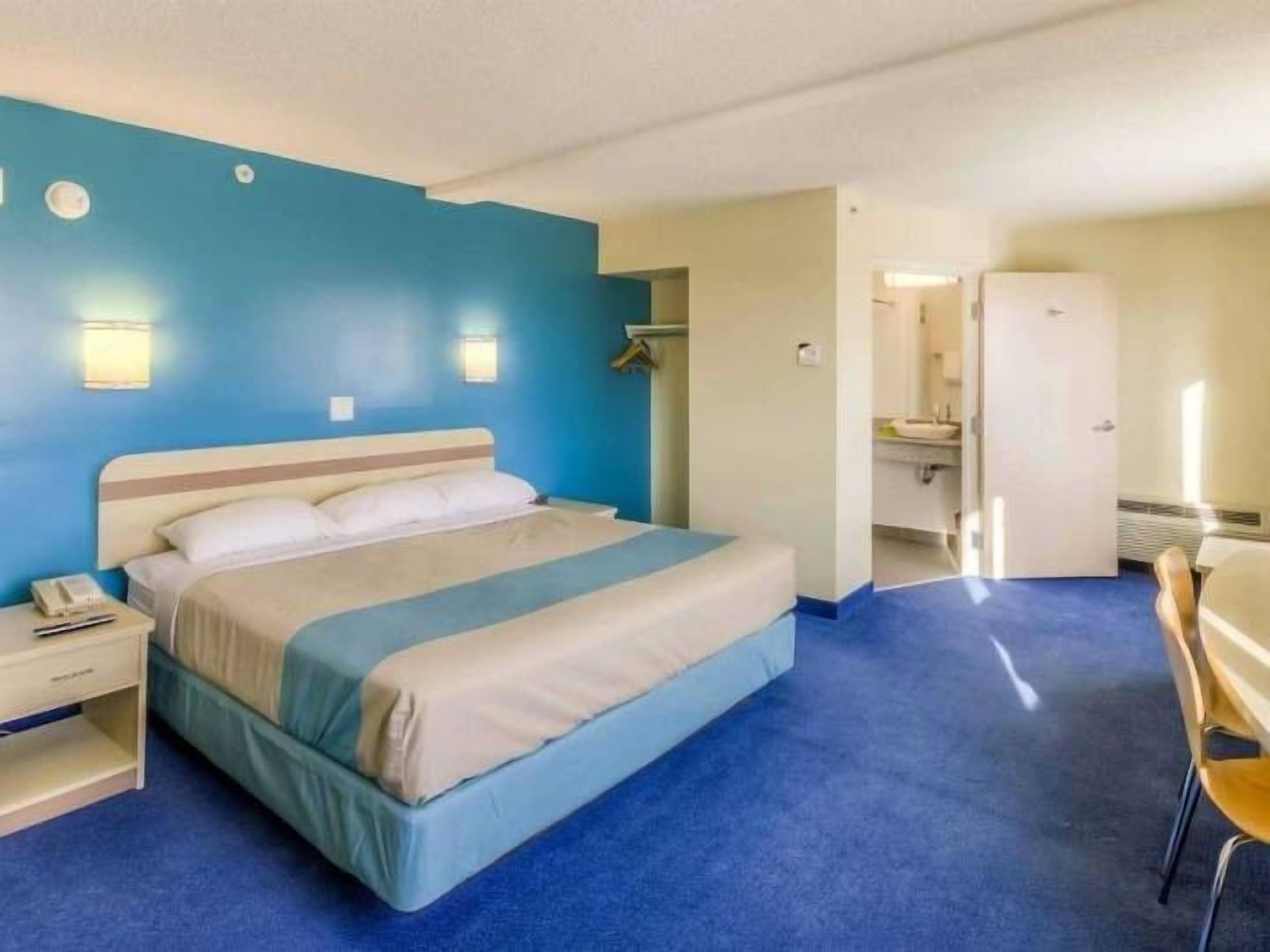 Wifi gratis, ropa de cama y despertador 