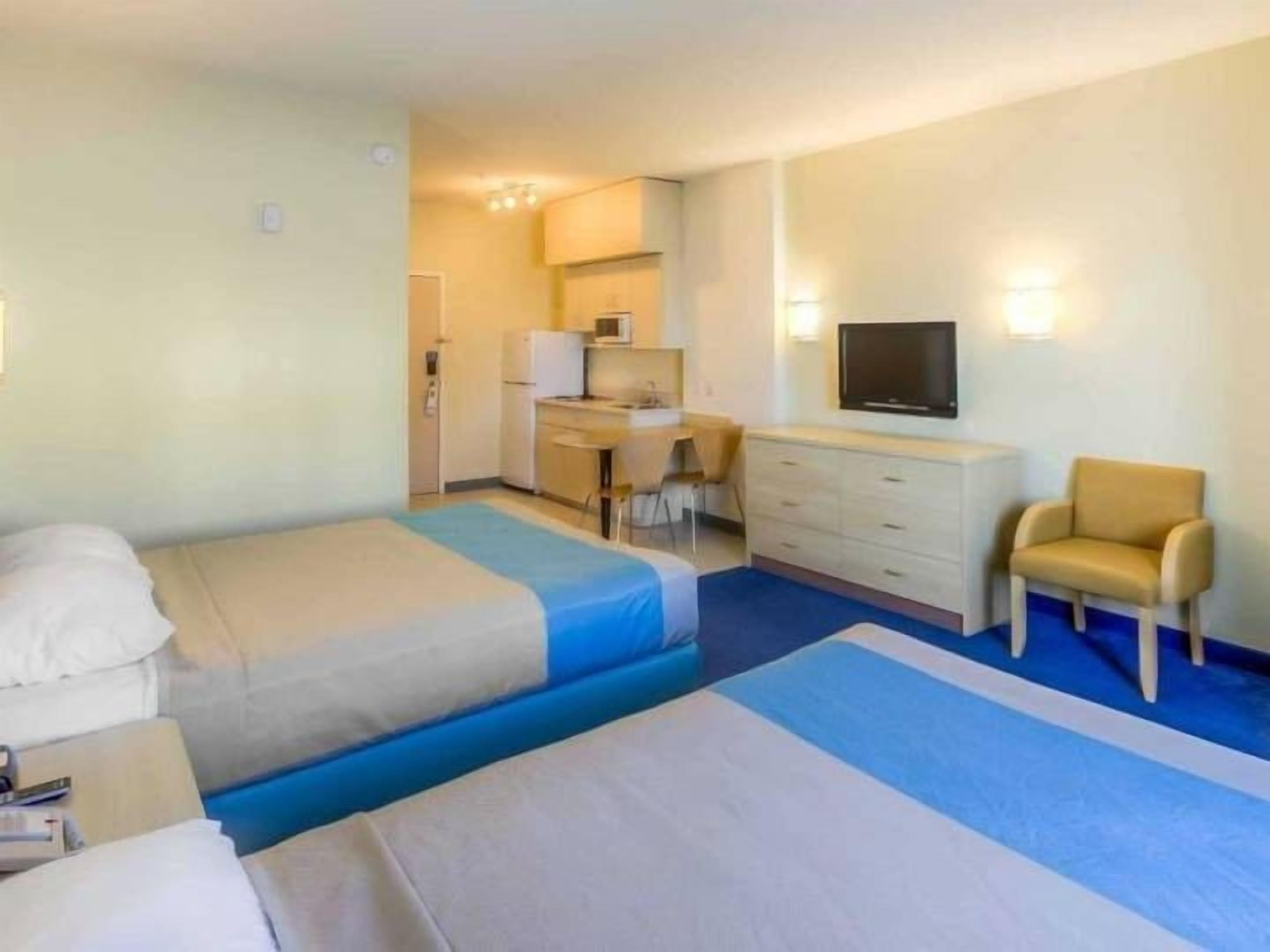 Wifi gratis, ropa de cama y despertador 