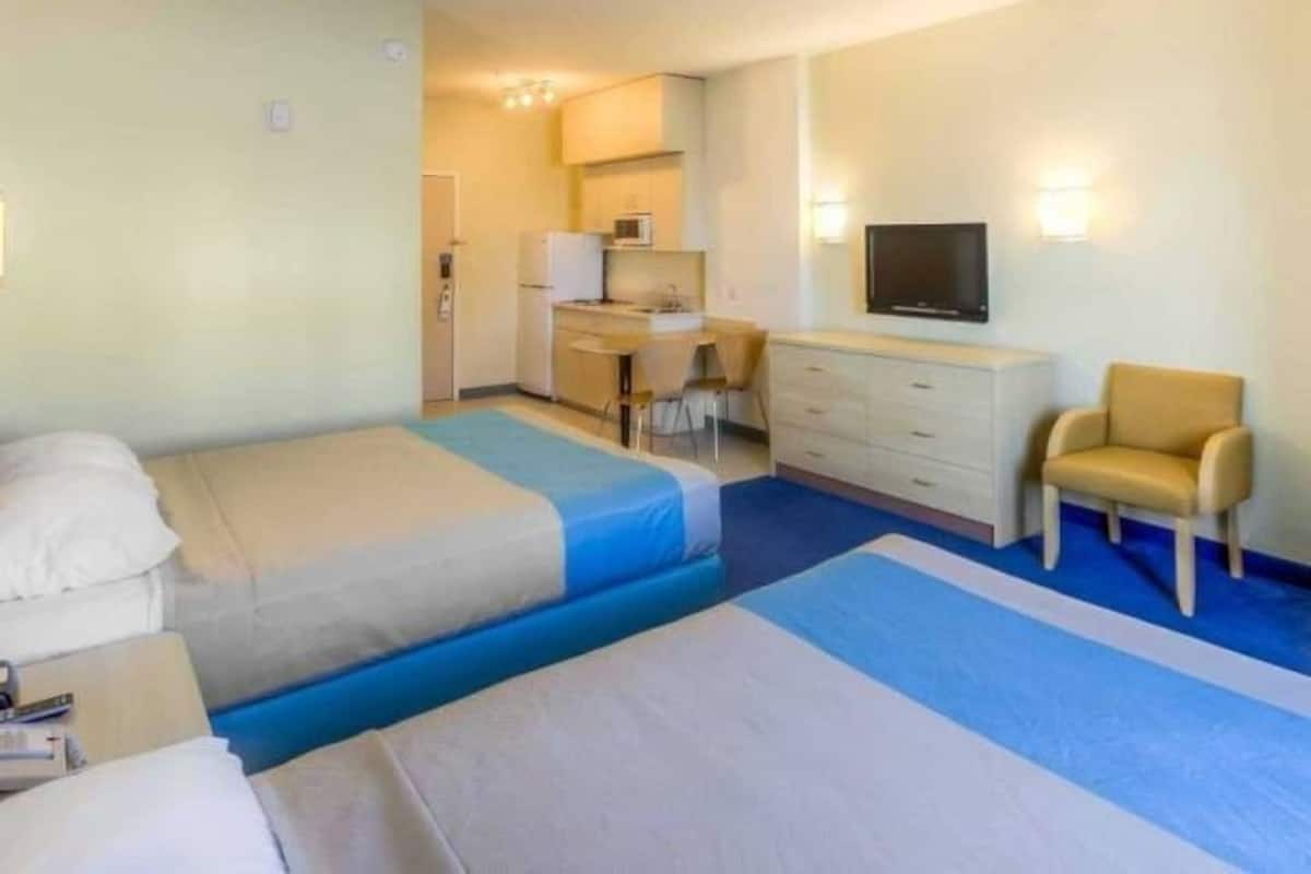 Wifi gratis, ropa de cama y despertador