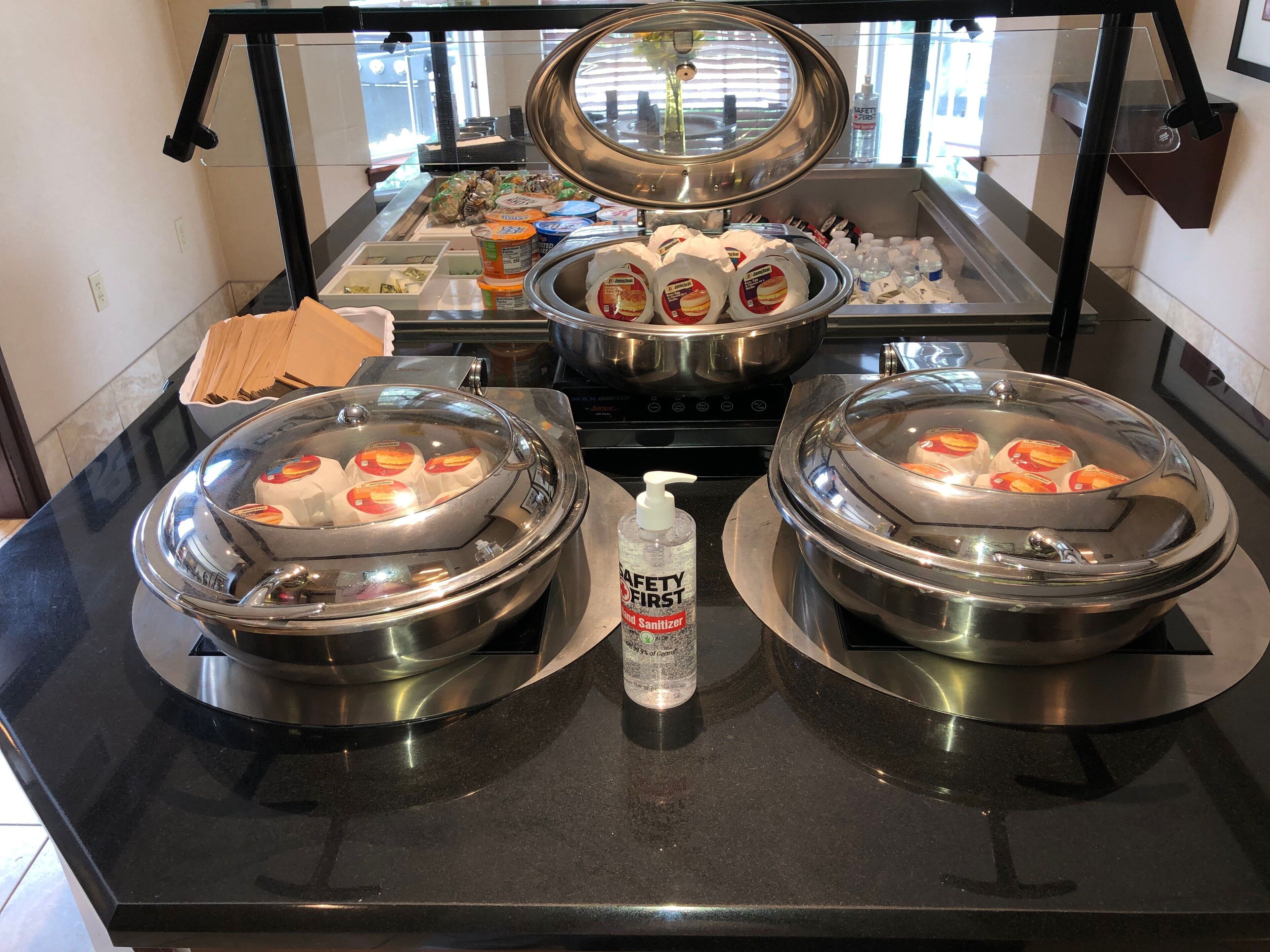 Sudah termasuk sarapan prasmanan setiap hari