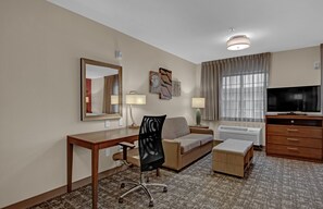 43-英寸电视 （配备卫星频道）、DVD 播放器