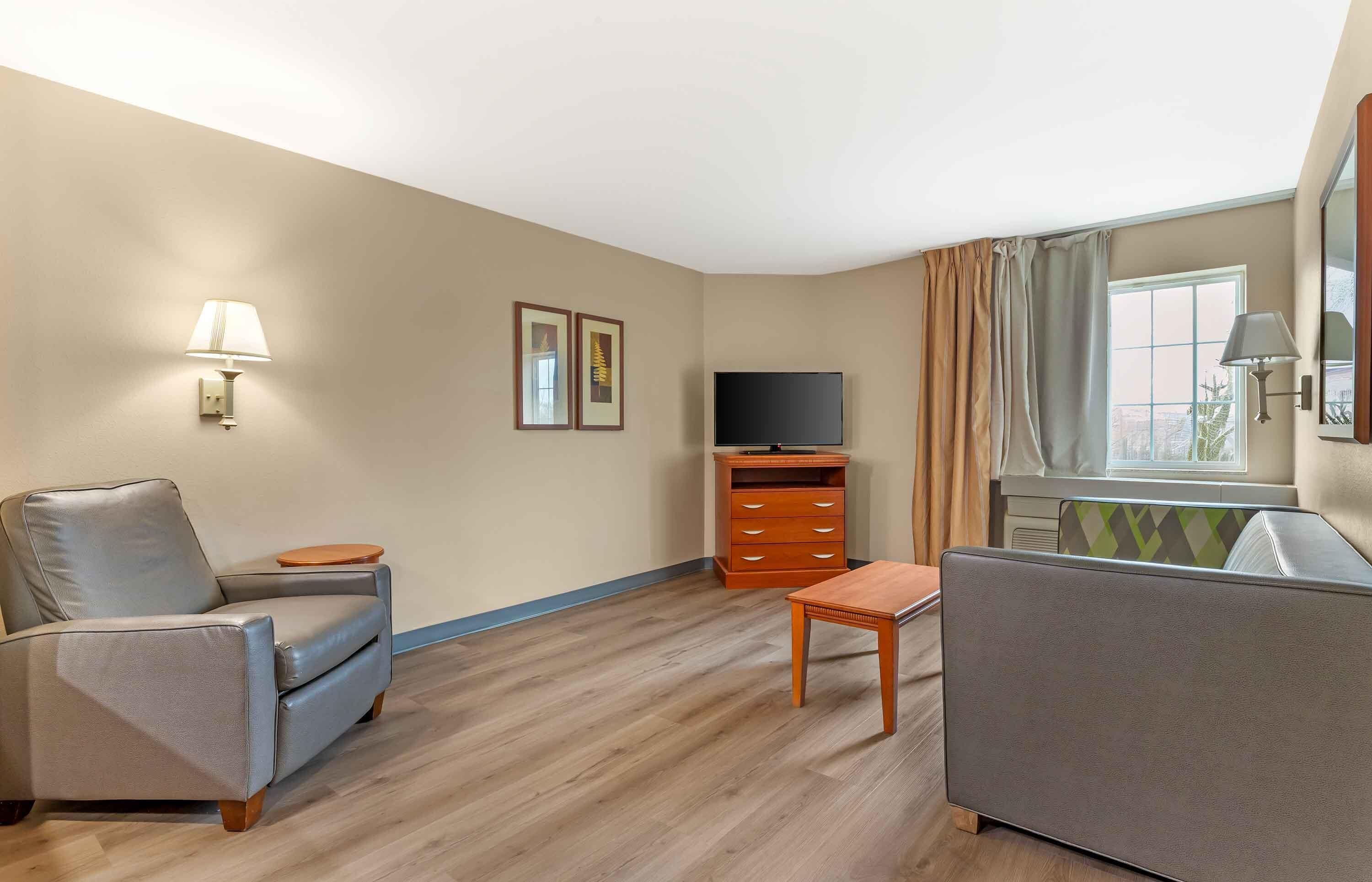 In-room safe, individually furnished, desk, laptop workspace