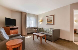 In-room safe, individually furnished, desk, laptop workspace