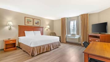 Standaard studio, 1 kingsize bed, niet-roken, koelkast en magnetron | Een kluis op de kamer, individueel gemeubileerd, een bureau