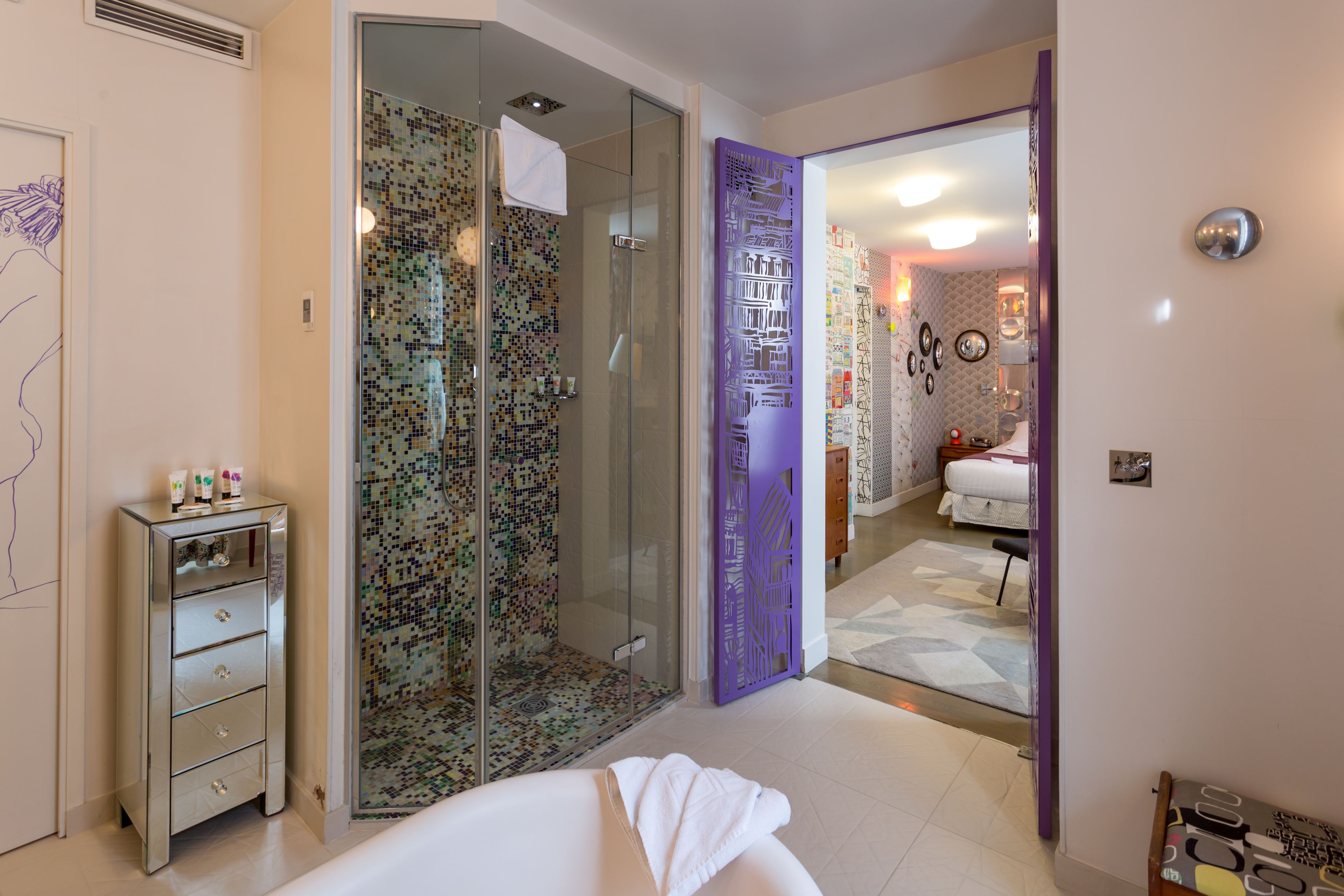 junior suite | bathroom | shower, rainfall showerhead, free toiletries, hair dryer