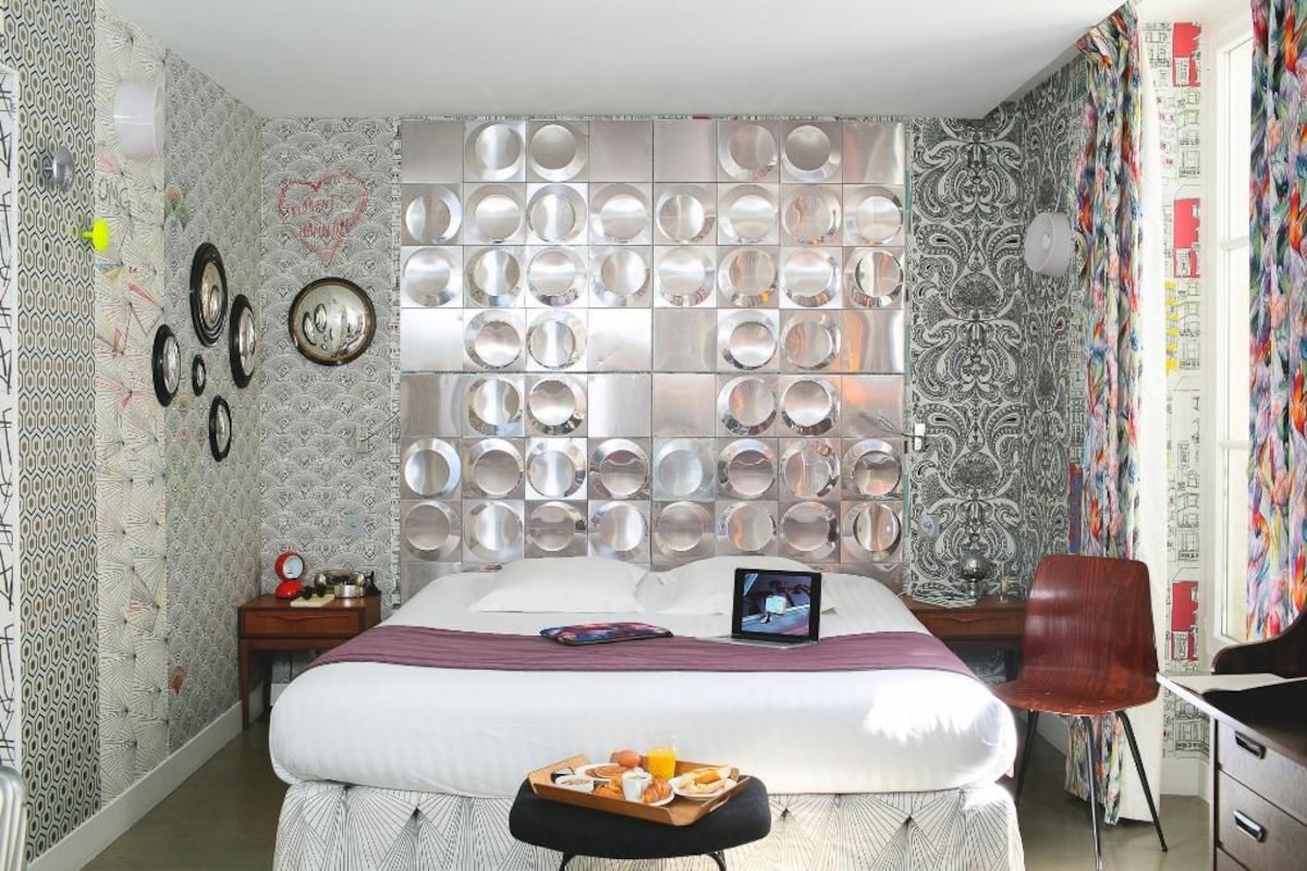 Premium bedding, in-room safe, soundproofing