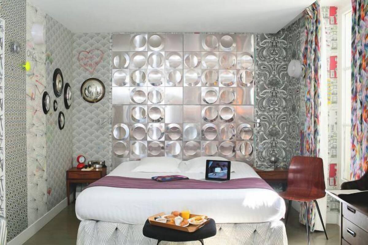 Premium bedding, in-room safe, soundproofing