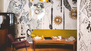 Daily continental breakfast (EUR 16 per person)