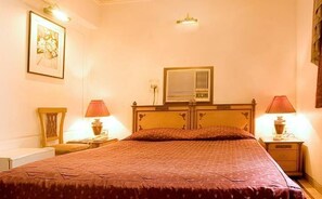 Standard Double or Twin Room, 1 Double Bed, City View | In-room safe, iron/ironing board