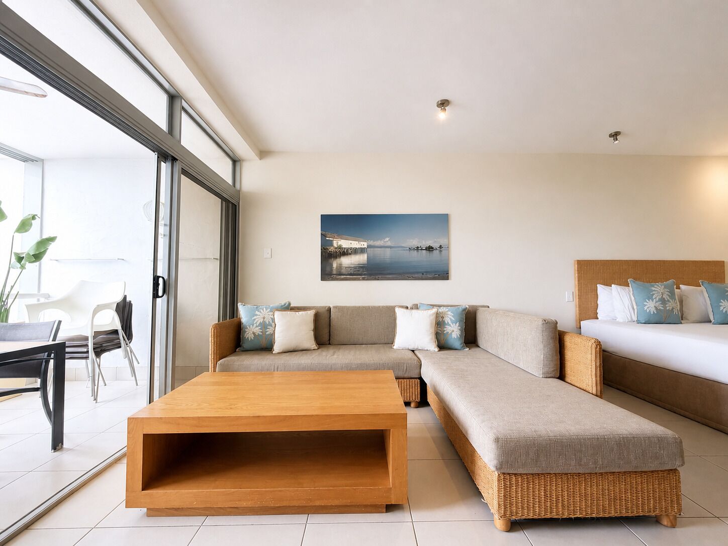 Club Studio with Water Garden Views | Living area