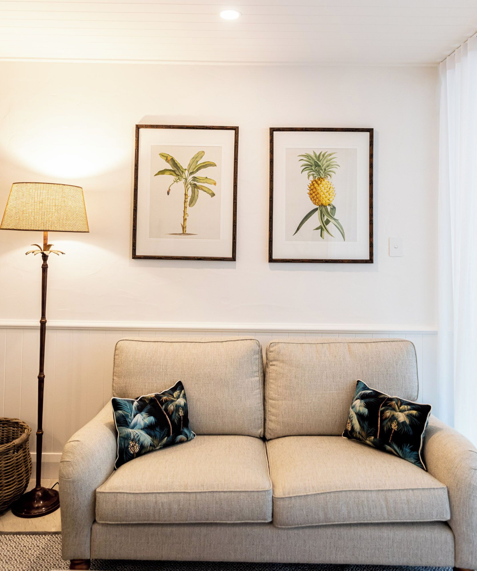 sun plantation suite | living area | flat-screen tv, dvd player