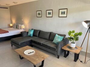 Monolocale Club | Con stile personalizzato, con arredamento individuale, postazione laptop