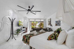 Sun Lotus Family Suite | Individually decorated, individually furnished, laptop workspace - Club Tropical Resort Port Douglas (Port Douglas)